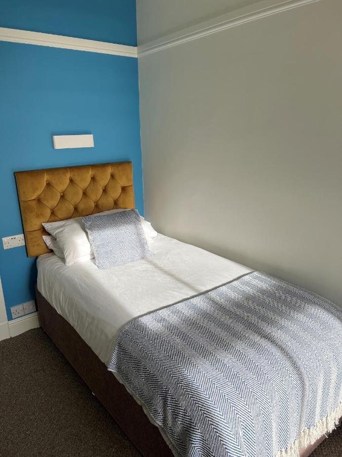 The Corrie Hotel Bagian luar foto