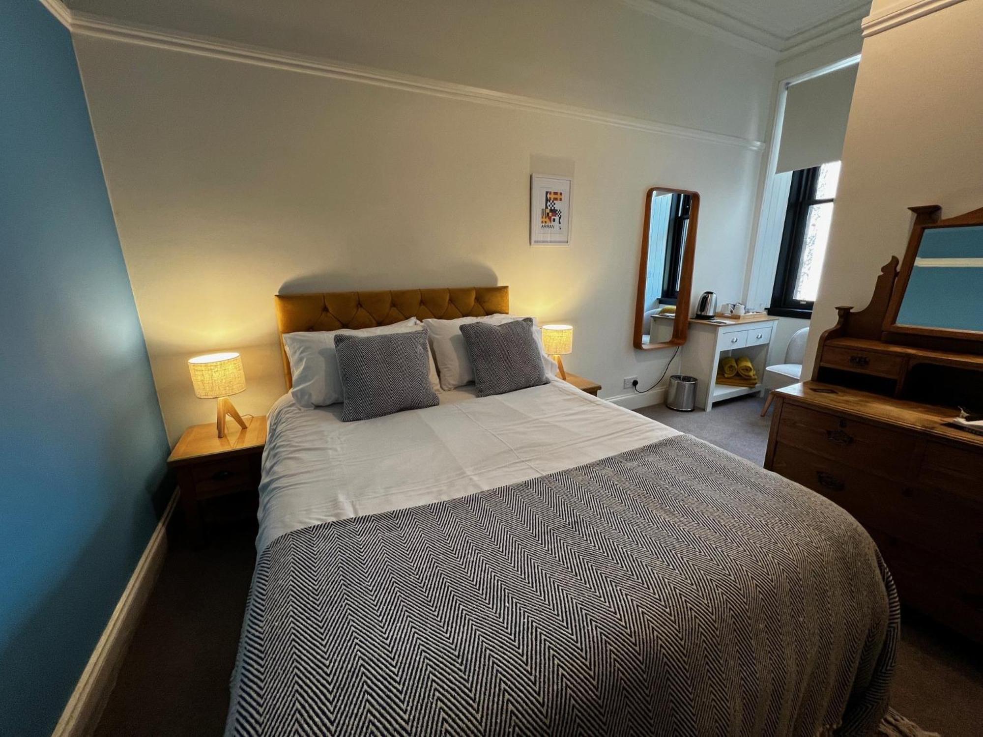 The Corrie Hotel Bagian luar foto